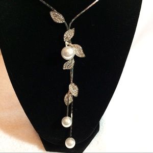 NWT Novadab Imitation Pearl & Leaf Lariat Necklace